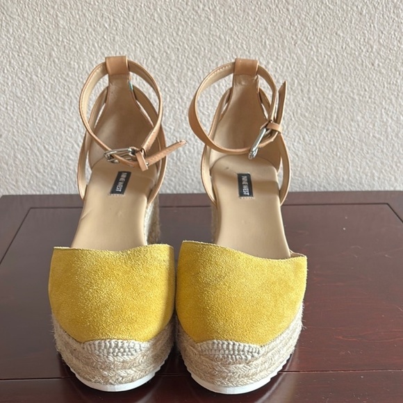 Nine West Yellow Suede NWOT Espadrille Wedge Sandals 9.5 - Picture 1 of 7